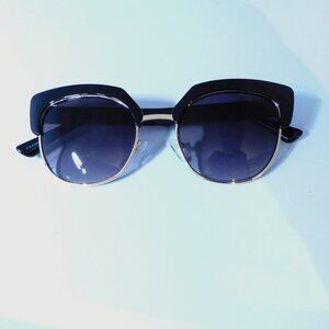 O by Oscar de la Renta Woman's Sunglasses